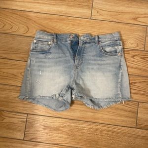 NWOT Gap high rise 4 inch distressed denim shorts